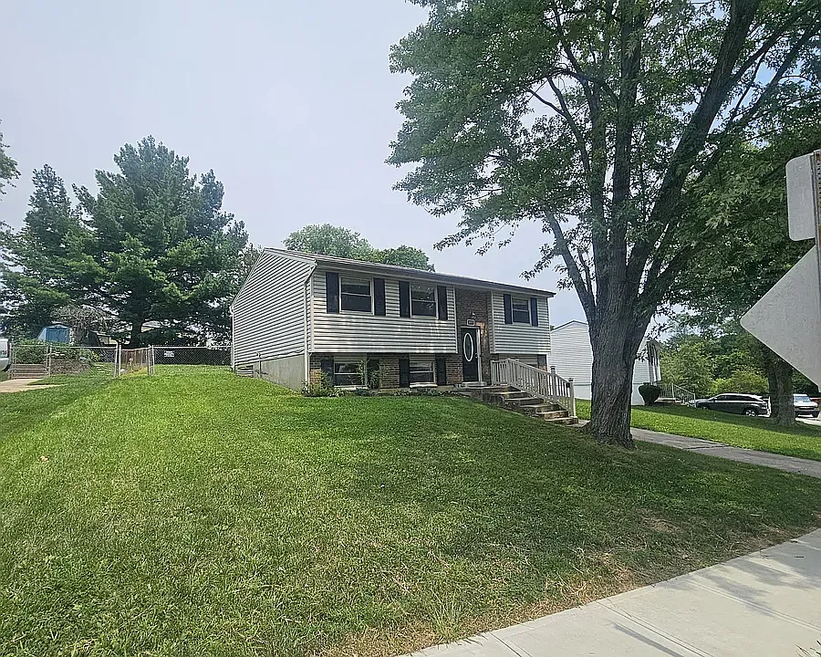 3977 Hunters Green Dr