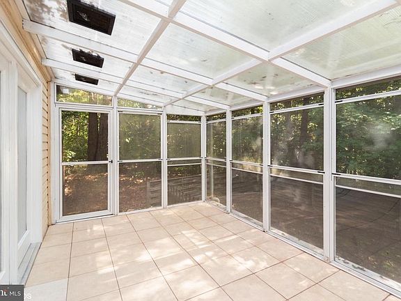 4th image of 225 Sharon Dr