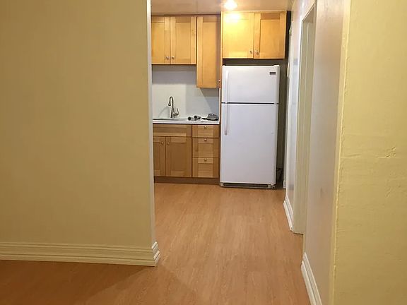 5th image of 378 E Saint John St APT 3
