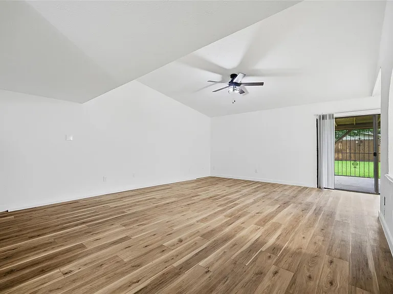 2126 Quail Valley East Dr — Photo 16