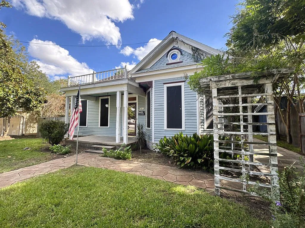 305 W Brazos St — Photo 3