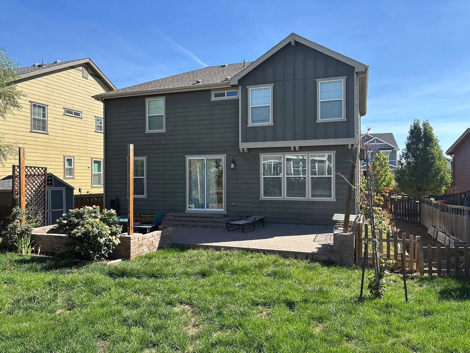 3 bed, 2.5 bath, 2800 sqft, $3,100 — Photo 2