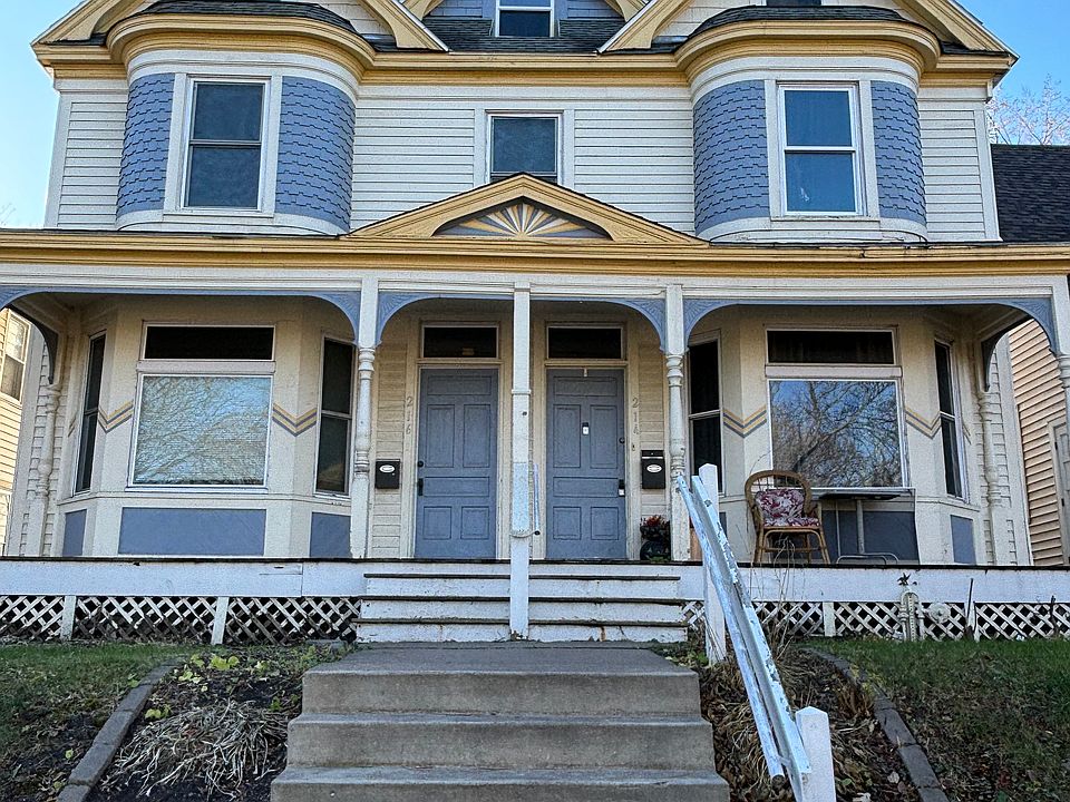 1st image of 216 Morton St E