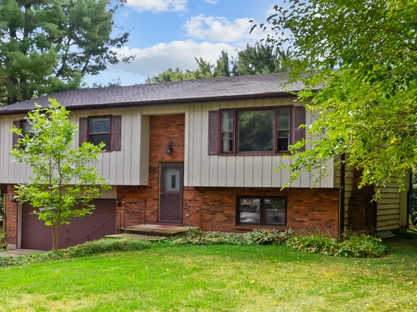 2809 Kama Ave, McHenry, IL 60050