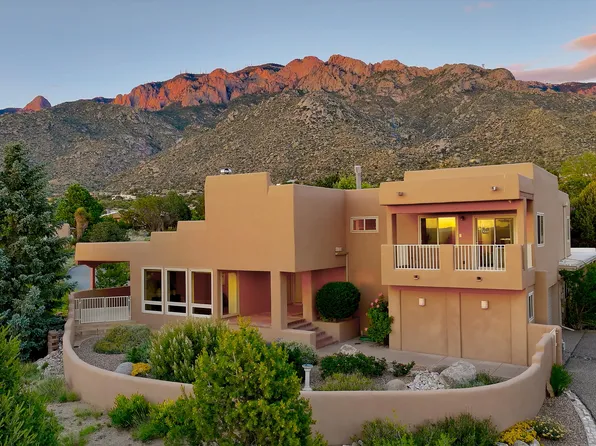 626 Black Hawk Dr NE, Albuquerque, NM 87122