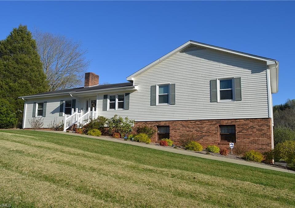 1st image of 218 Cross Creek Dr