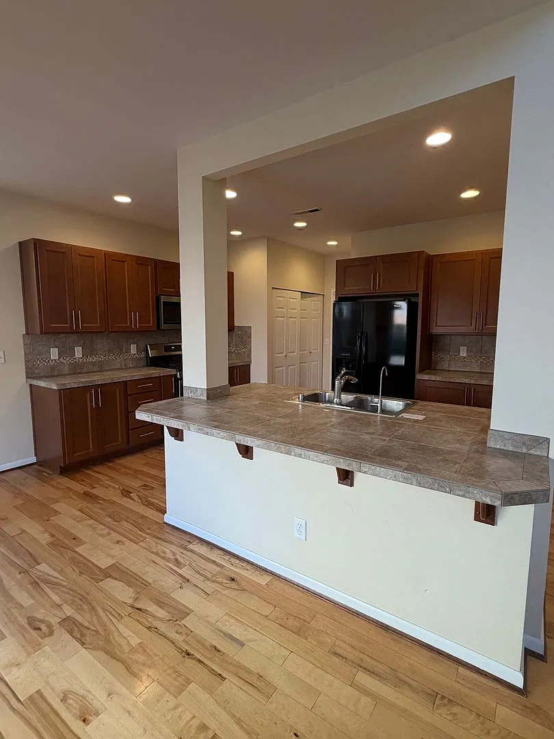 Large three bedroom two bath home in Whispering Meadows — Photo 3