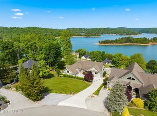 288 Mountain Crest Dr, La Follette, TN 37766