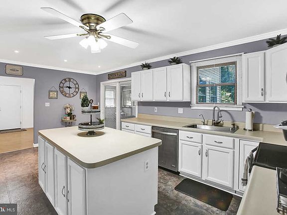5th image of 205 Chorus Way