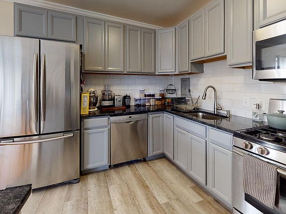 3rd image of 31 Canterbury Sq APT 302