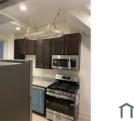135 Adams St NW — Photo 8