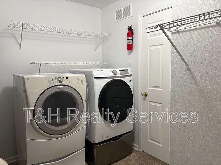 14928 Drayton Dr — Photo 27