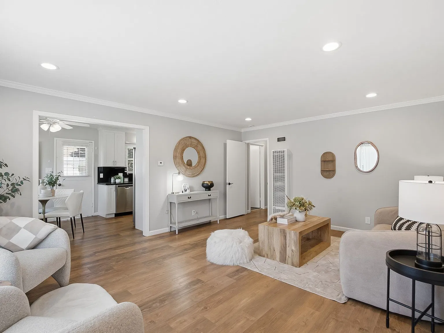 2 bed, 850 sqft, $3,500 — Photo 2