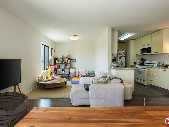 3rd image of 2121 Beloit Ave APT 301