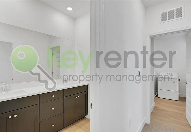 224 Twilight Peak Ct — Photo 32