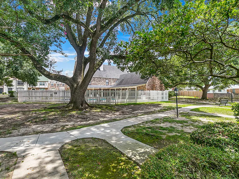 10111 Jefferson Hwy — Photo 2