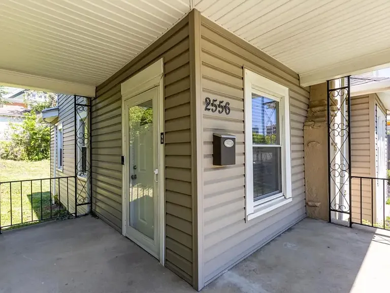 2556 Williams Ave — Photo 3