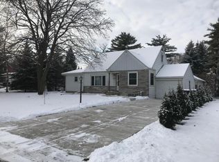4933 S 28th St, Greenfield, WI 53221