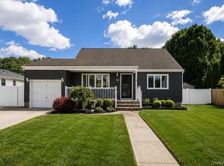 44 Sunset Ave, Farmingdale, NY 11735