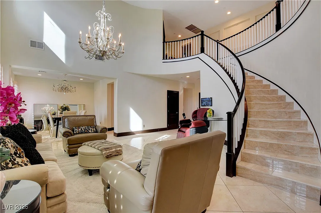 5 bed, 3.5 bath, 3765 sqft, $5,000 — Photo 3