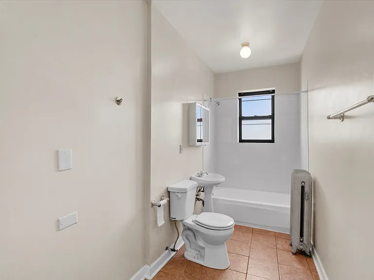 1934 E 74th St #302 — Photo 8