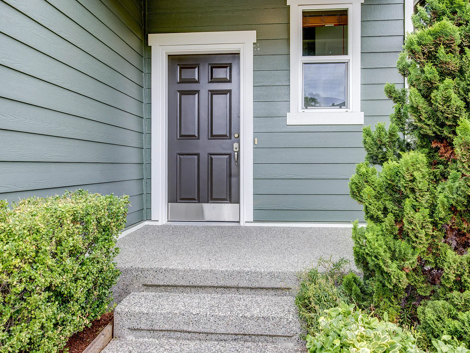 4 bed, 2.5 bath, 2298 sqft, $3,650 — Photo 3