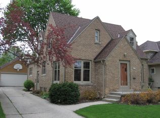 2461 N 72nd St, Wauwatosa, WI 53213