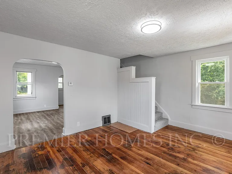 344 Fenton Ave NE — Photo 22