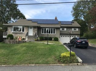 29 Saxon Way, New Rochelle, NY 10804