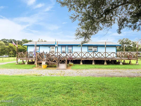 1054 Pointe Claire Dr, Saint Martinville, LA 70582
