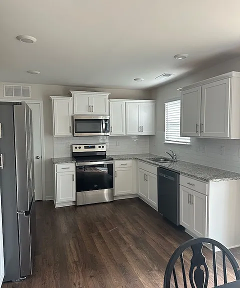 103 Gregory Ct — Photo 3