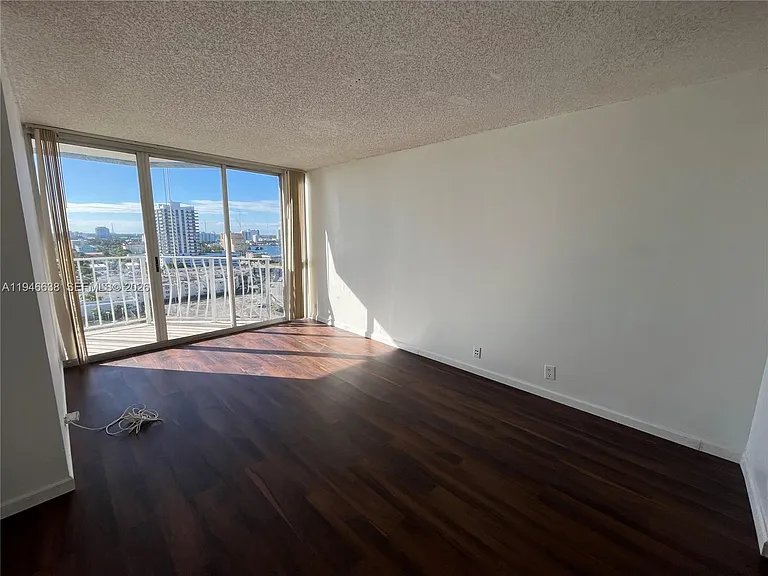 7601 E Treasure Dr #1604 — Photo 10