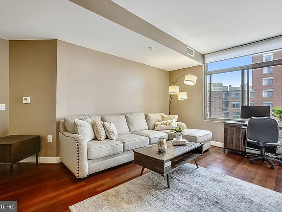3rd image of 3650 Glebe Rd #541