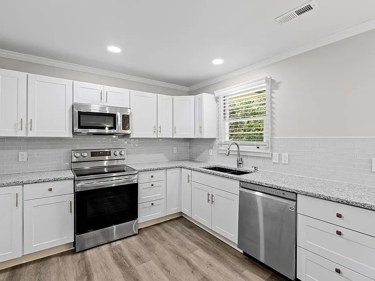 5501 Old Buncombe Rd — Photo 16