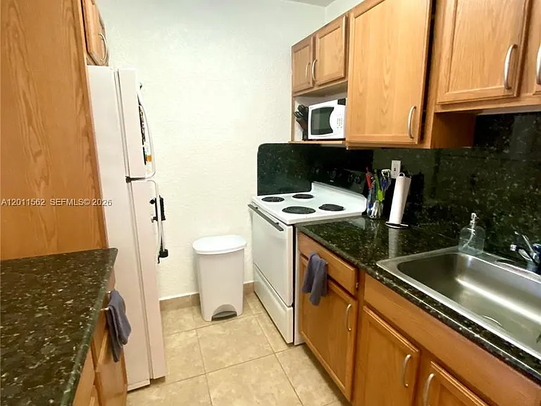 445 SW 11th St #107 — Photo 7