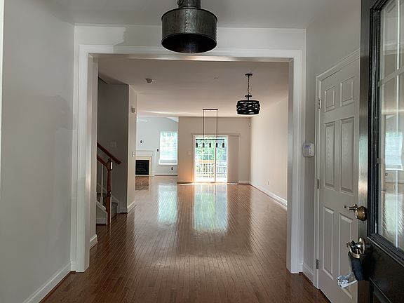 3rd image of 244 Deepdale Dr