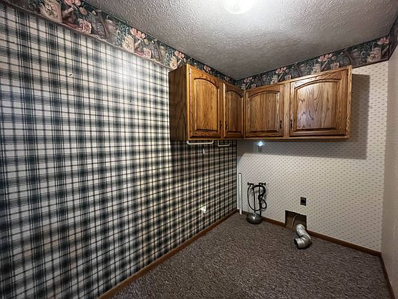 5th image of 421 N Broadway Ave