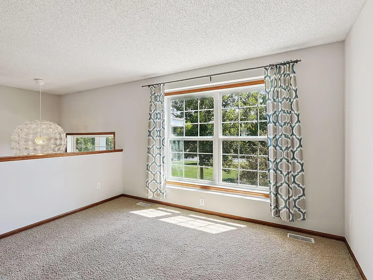 15024 Farnham Ave N — Photo 6