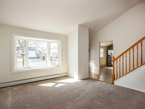 5th image of 3117 Heather Ave
