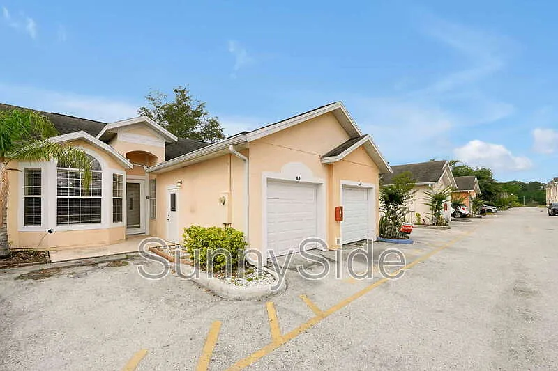 3 bed, 2.0 bath, 1000 sqft, $1,695 — Photo 1