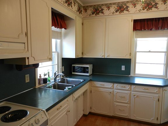 5th image of 256 Elmwood Dr