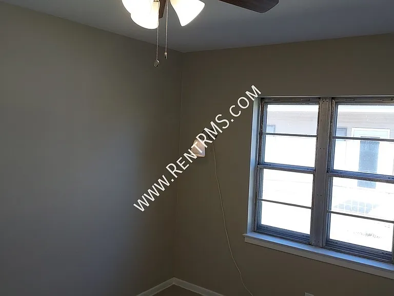1251 SW Topeka Blvd #15 — Photo 10