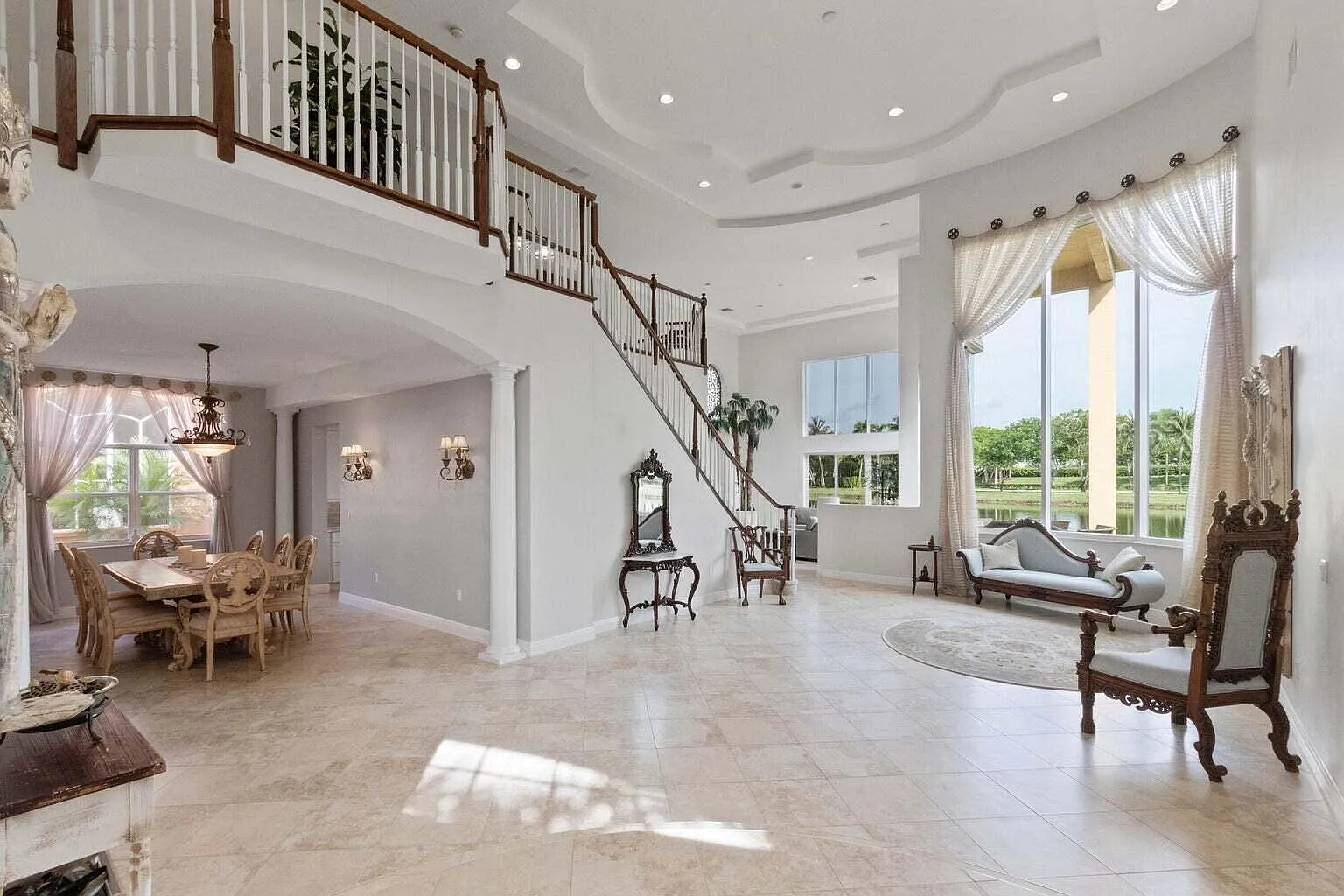 5 bed, 4.5 bath, 4833 sqft, $8,000 — Photo 2