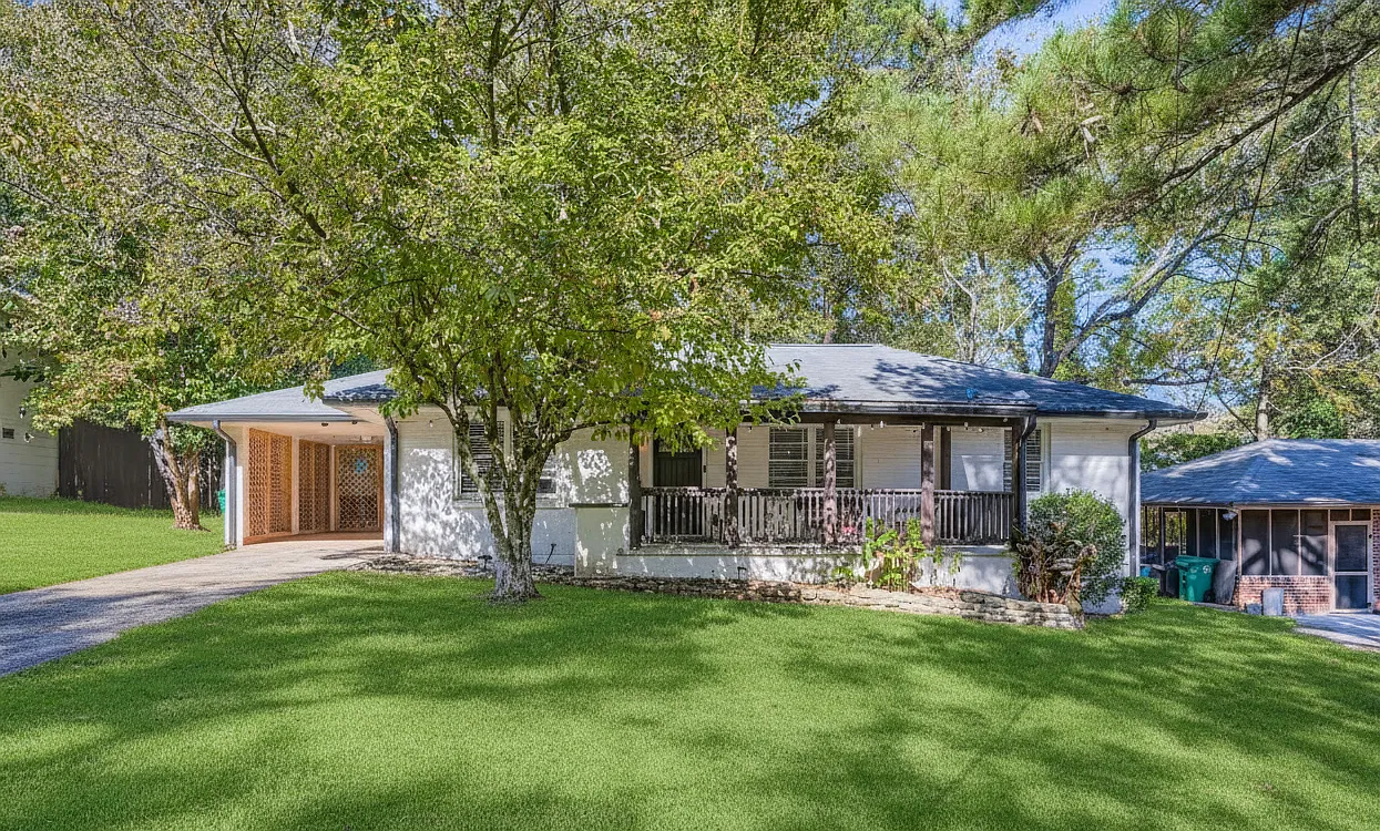 2116 Trailwood Rd — Photo 1