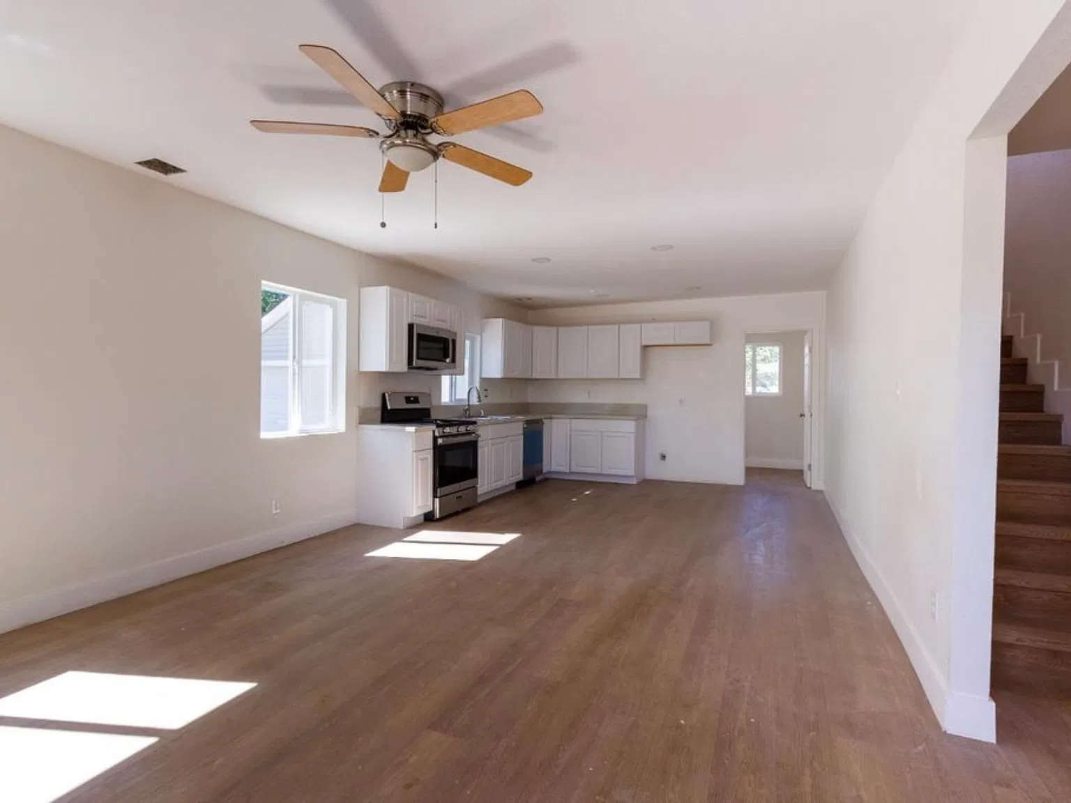 4 bed, 1414 sqft, $2,780 — Photo 2