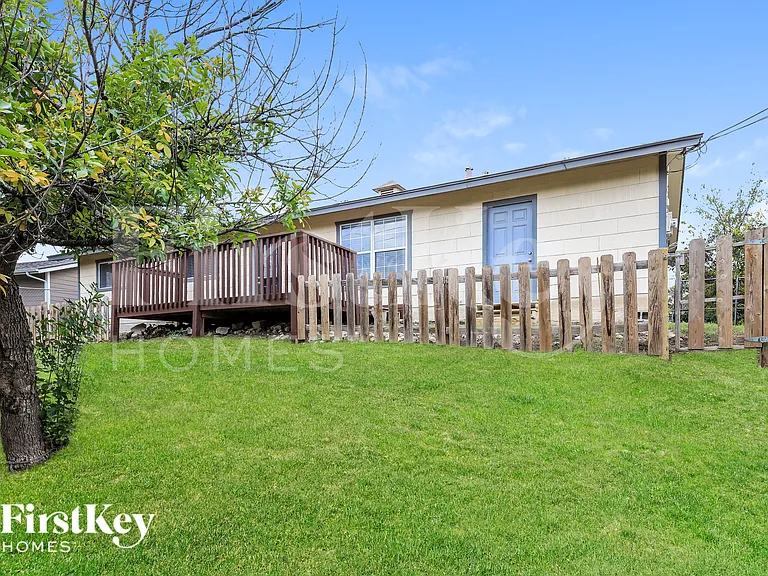 1802 Wilsons Creek St — Photo 14