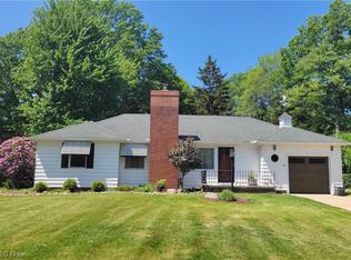 2642 Chestnut Rd, Seven Hills, OH 44131