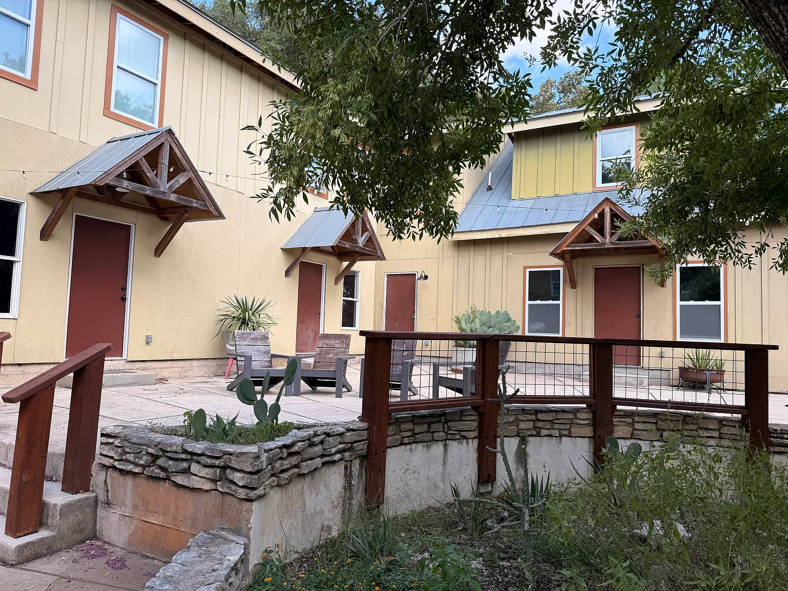 3 bed, 1600 sqft, $3,200 — Photo 1