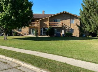 W198N17045 Ridgeway Dr, Jackson, WI 53037