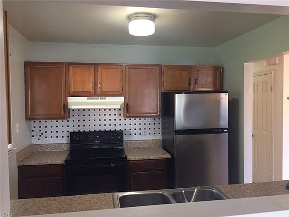 2nd image of 1200 Haig Cir